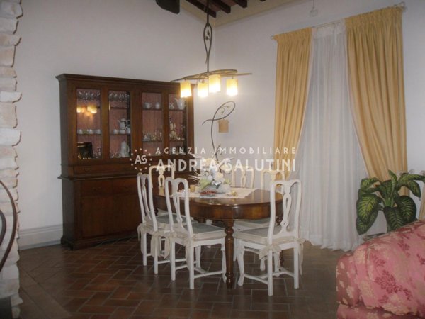 casa indipendente in vendita a Caldarola in zona Croce