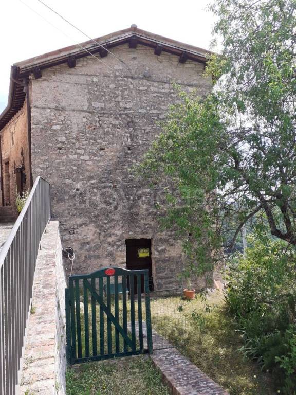 appartamento in vendita a Caldarola in zona Vestignano