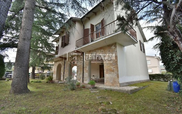 casa indipendente in vendita a Caldarola