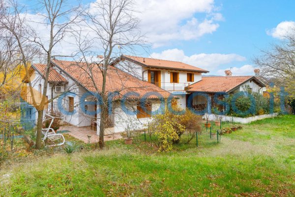 casa indipendente in vendita a Caldarola in zona Croce
