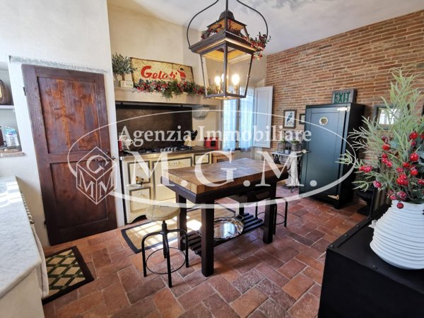 casa indipendente in vendita a Caldarola in zona Croce