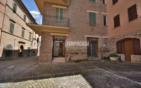 trivano in vendita a Caldarola