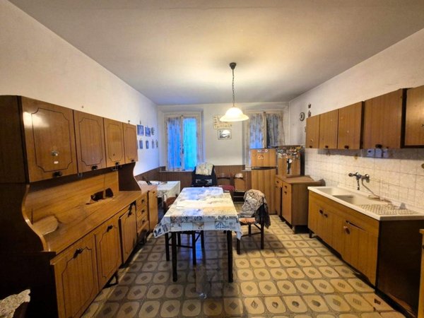 casa indipendente in vendita a Caldarola in zona Croce
