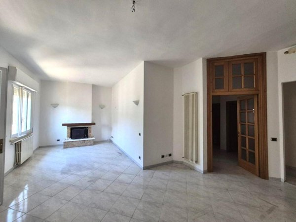 casa indipendente in vendita a Caldarola in zona Croce