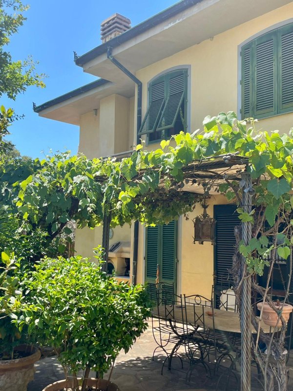 casa indipendente in vendita a Caldarola in zona Croce