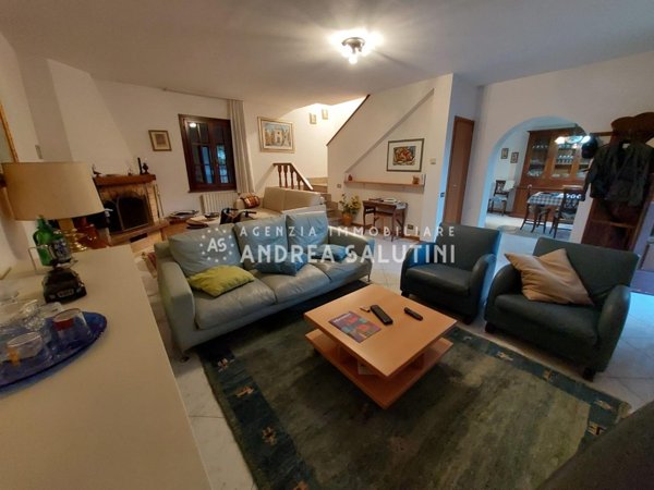 casa indipendente in vendita a Caldarola in zona Croce