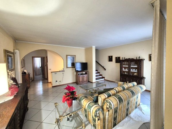 casa indipendente in vendita a Caldarola in zona Croce