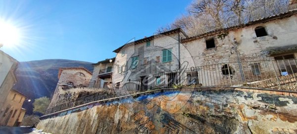 casa indipendente in vendita a Caldarola in zona Vestignano