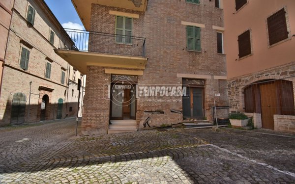 locale commerciale in vendita a Caldarola