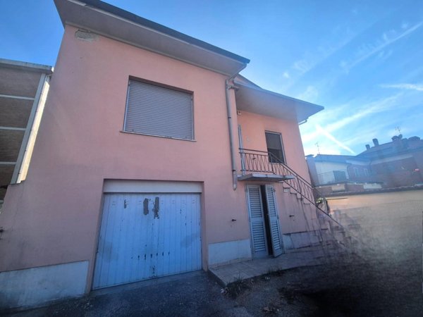 casa indipendente in vendita a Caldarola in zona Croce