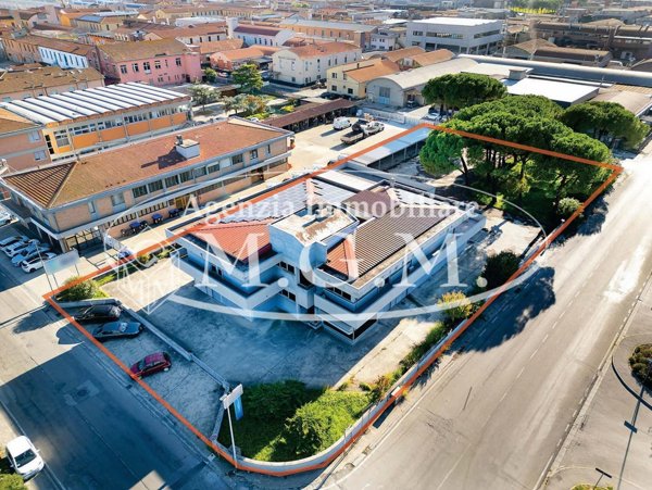 capannone in vendita a Caldarola in zona Croce