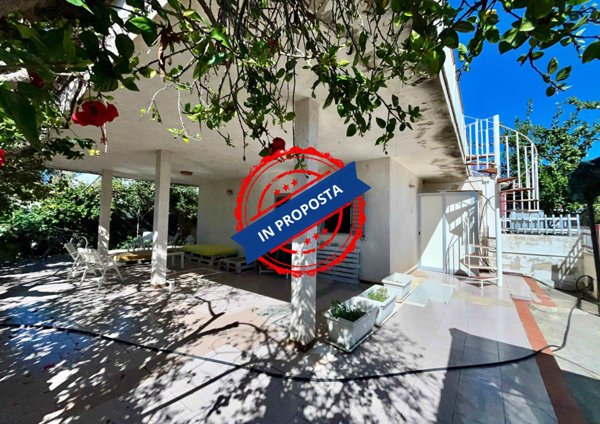 casa semindipendente in vendita a Caldarola in zona Croce