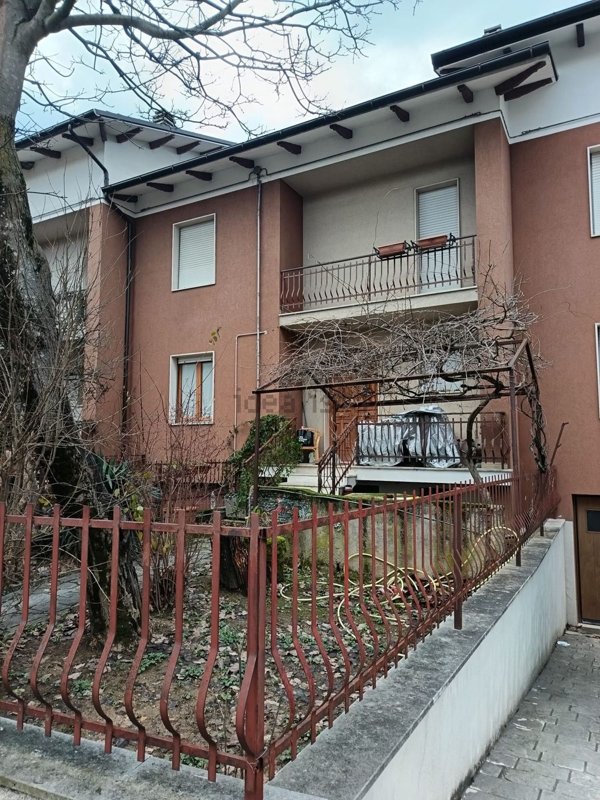 casa indipendente in vendita a Caldarola