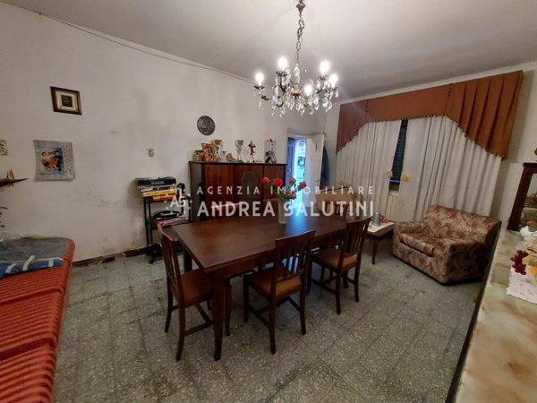 casa indipendente in vendita a Caldarola in zona Croce