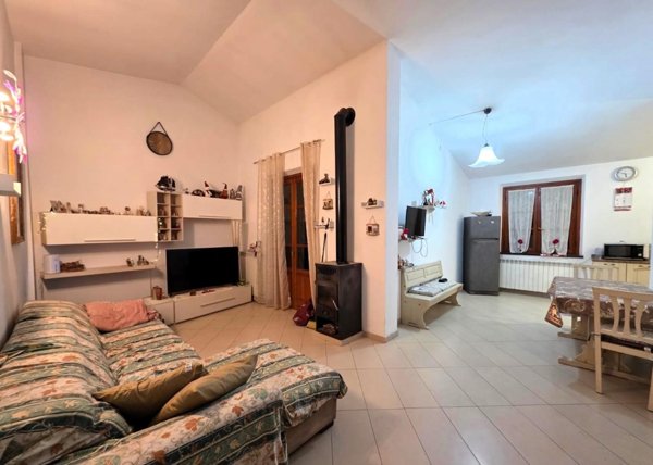 appartamento in vendita a Caldarola in zona Croce