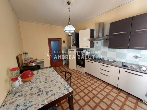 appartamento in vendita a Caldarola in zona Croce