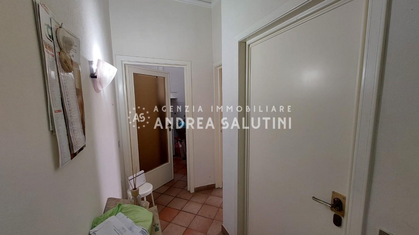 appartamento in vendita a Caldarola in zona Croce