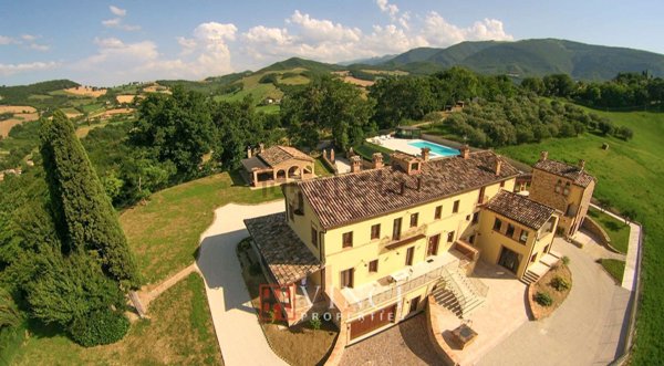 villa in vendita a Caldarola