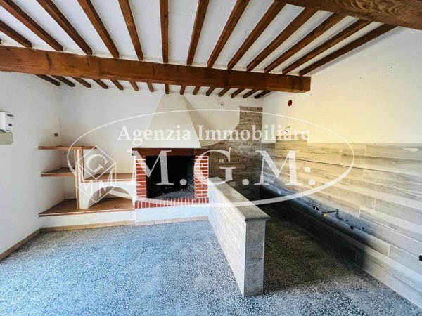 casa indipendente in vendita a Caldarola in zona Croce