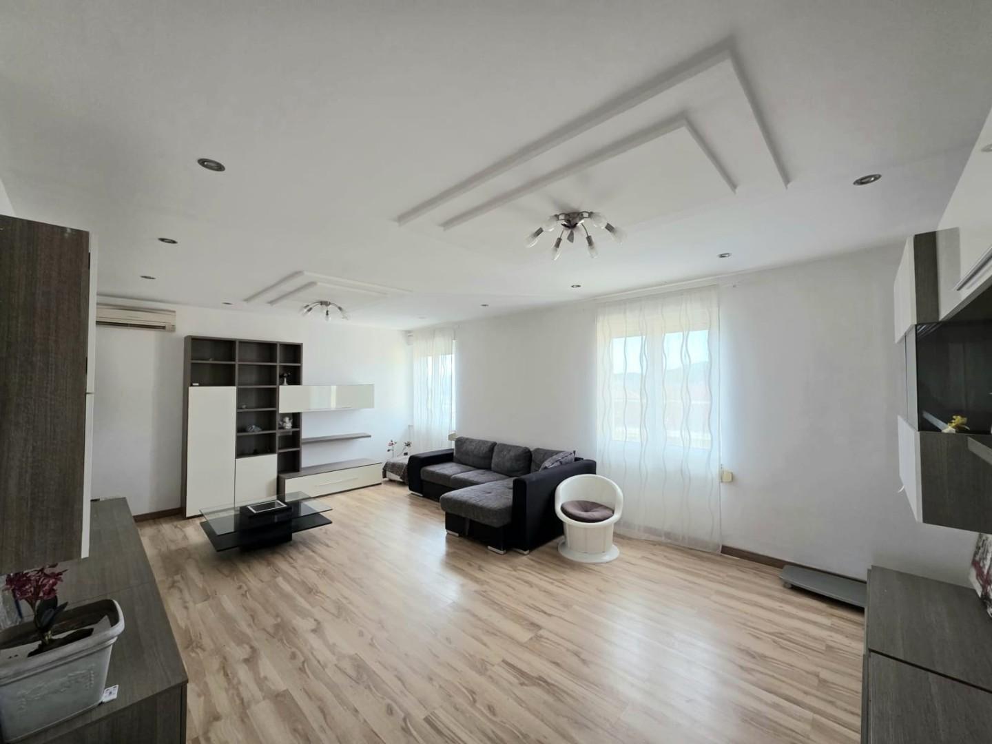 appartamento in vendita a Caldarola in zona Croce