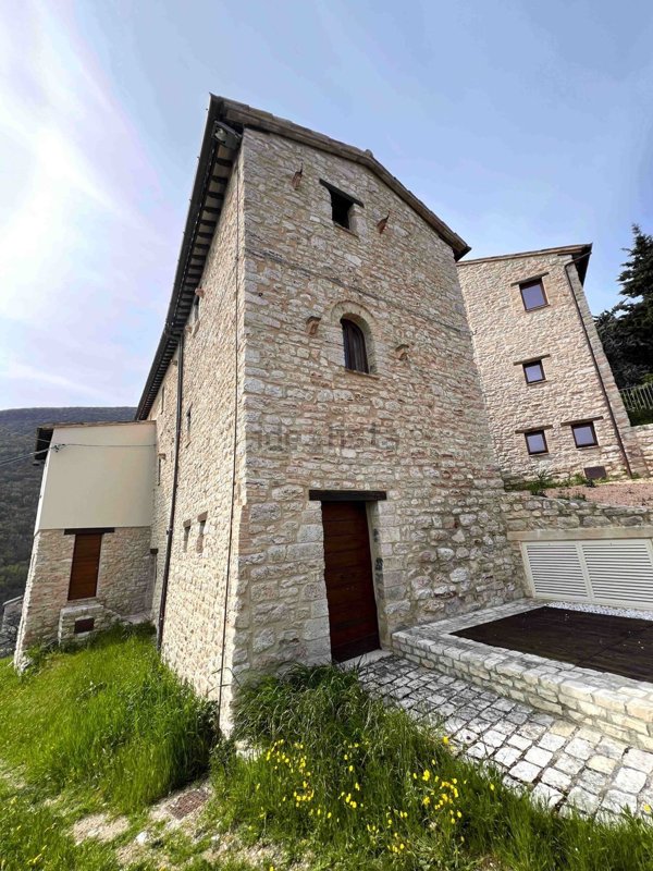 quadrivano in vendita a Caldarola in zona Vestignano