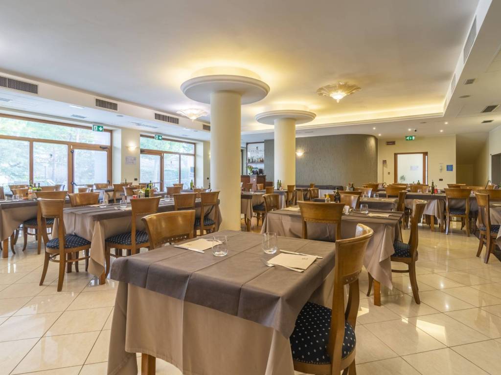 intera palazzina in vendita a Caldarola