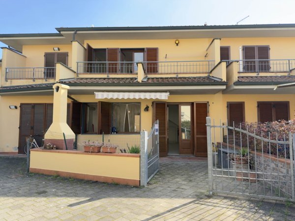 casa indipendente in vendita a Caldarola in zona Croce