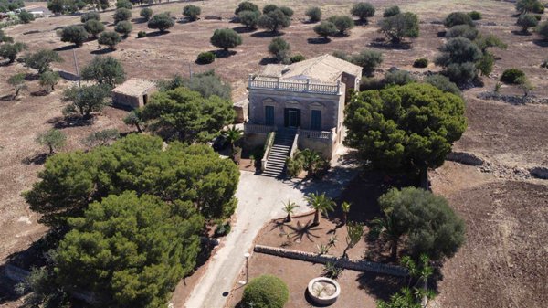 casa indipendente in vendita a Caldarola in zona Croce