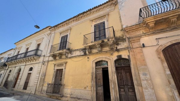casa indipendente in vendita a Caldarola in zona Croce