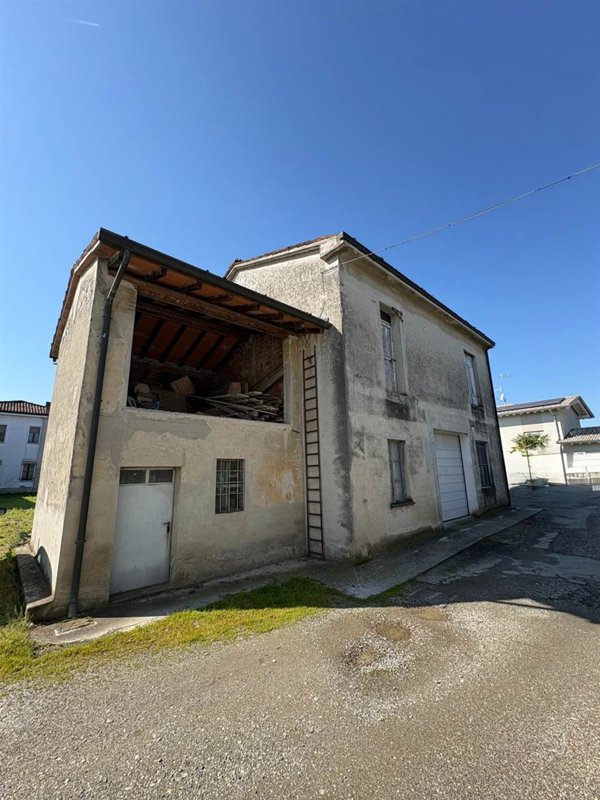 casa indipendente in vendita a Caldarola in zona Croce