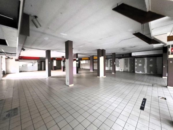 locale commerciale in vendita a Caldarola in zona Croce