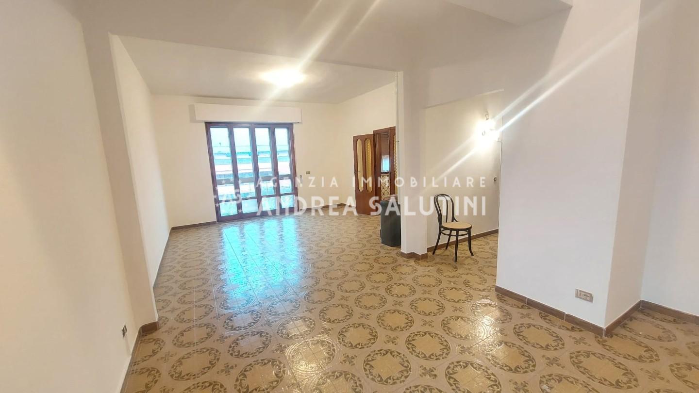 appartamento in vendita a Caldarola in zona Croce