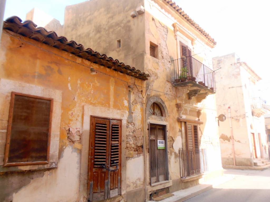 casa indipendente in vendita a Caldarola in zona Croce