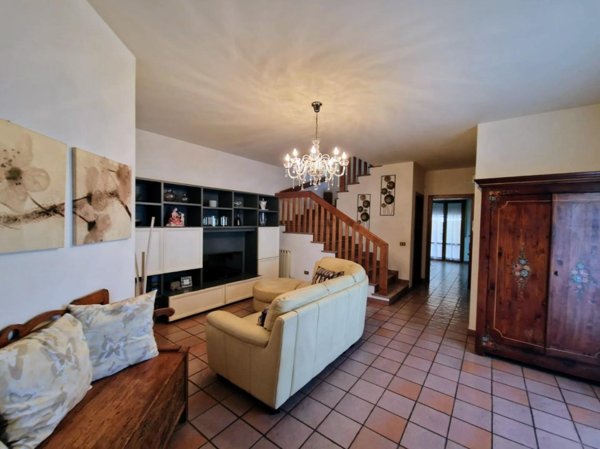 casa indipendente in vendita a Caldarola in zona Croce