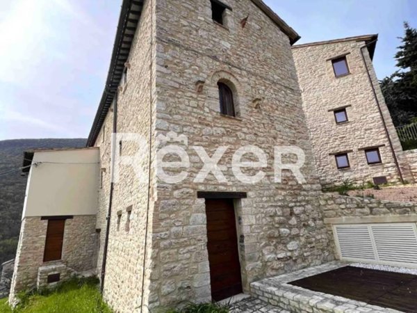 casa indipendente in vendita a Caldarola in zona Vestignano