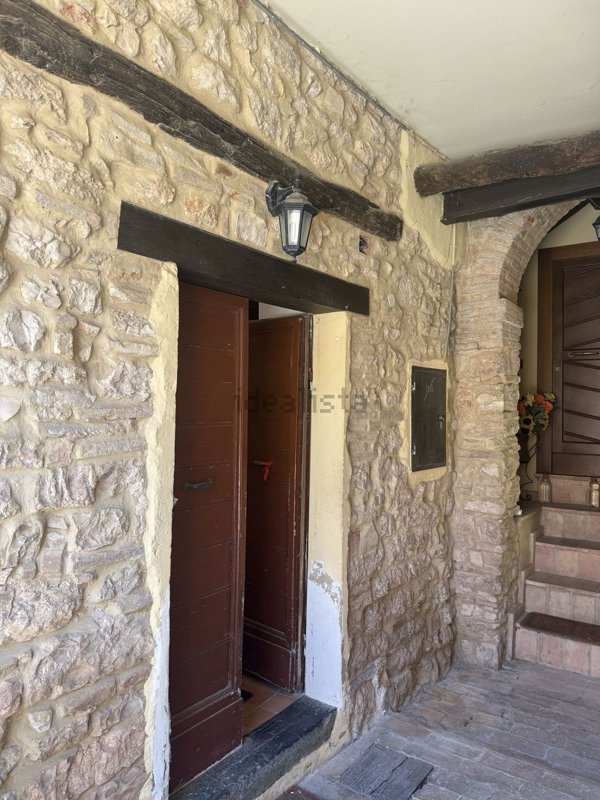 casa indipendente in vendita a Caldarola in zona Croce
