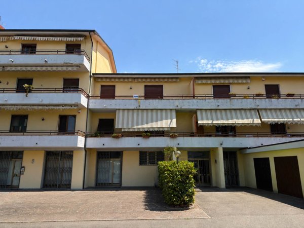 appartamento in vendita a Caldarola in zona Croce