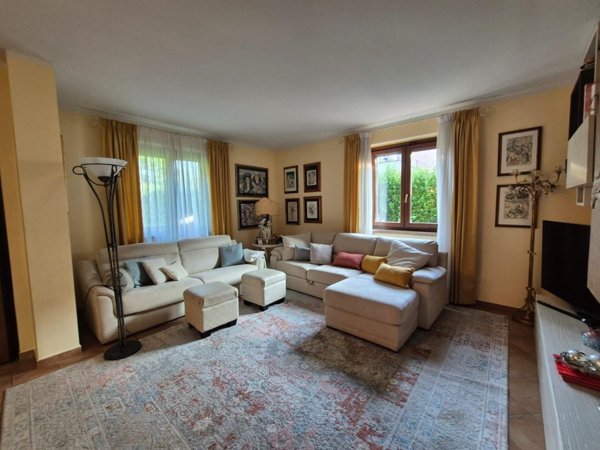 casa indipendente in vendita a Caldarola in zona Croce