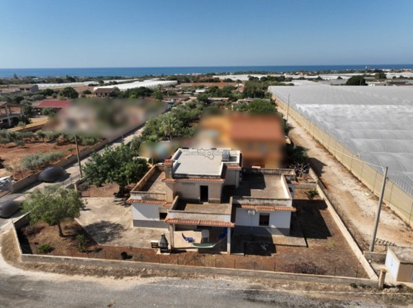 casa indipendente in vendita a Caldarola in zona Croce