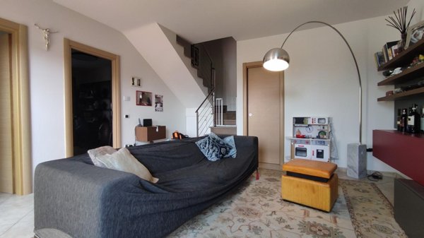 casa indipendente in vendita a Caldarola in zona Croce