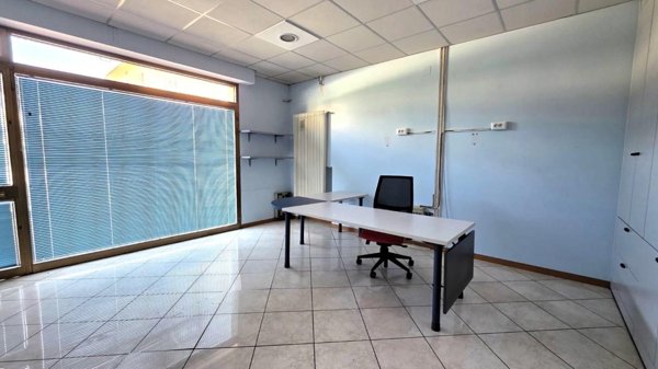 ufficio in vendita a Caldarola in zona Croce