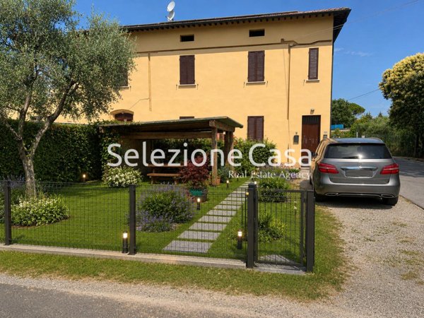 casa indipendente in vendita a Caldarola in zona Croce