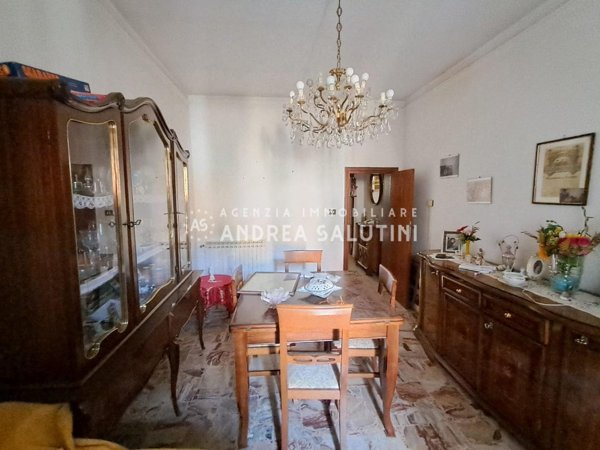 casa indipendente in vendita a Caldarola in zona Croce