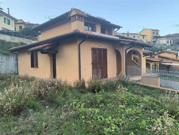 casa indipendente in vendita a Caldarola in zona Croce