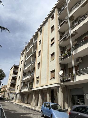 appartamento in vendita a Caldarola in zona Croce