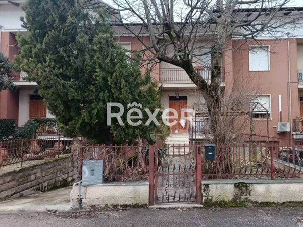 casa indipendente in vendita a Caldarola