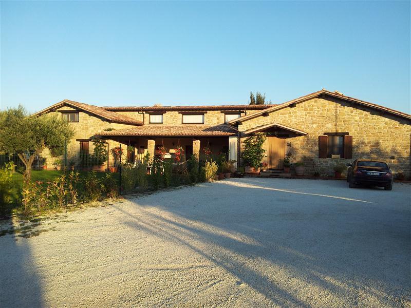villa in vendita a Camerino in zona San Marcello