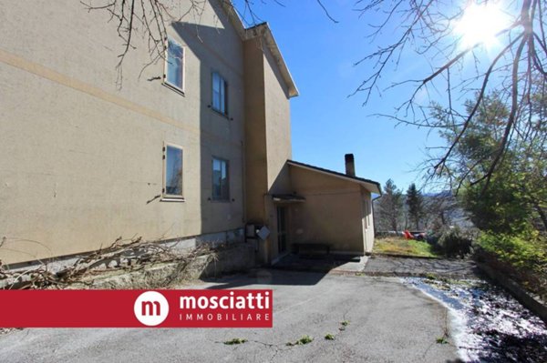 appartamento in vendita a Camerino in zona Varano