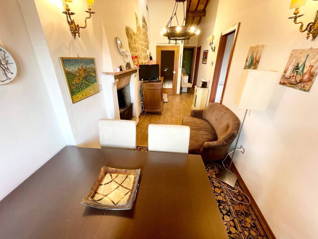 casa indipendente in vendita a Camerino