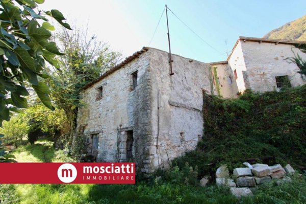 casa indipendente in vendita a Camerino in zona Costa San Severo